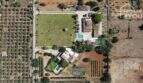 Luftaufnahme mediterrane Finca Santa Margalida: Pool, Padelplatz, großer Garten, Olivenhaine, 8.970 m² Grundstück