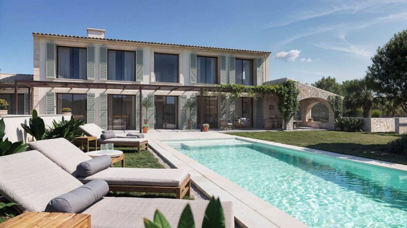 Luxusfinca Ses Salines: Pool mit Liegestühlen, mediterrane Steinfassade, Pergola und gepflegtem Garten.
