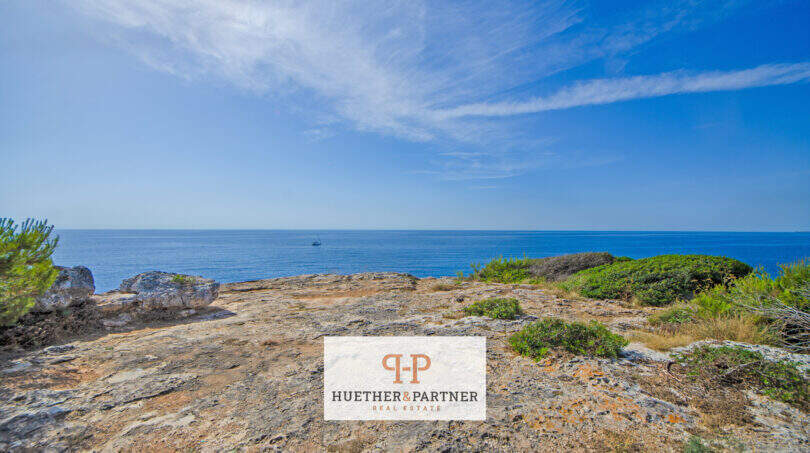 Felsiges Baugrundstück in 1. Meereslinie Porto Cristo mit direktem Panoramablick auf das blaue Mittelmeer
