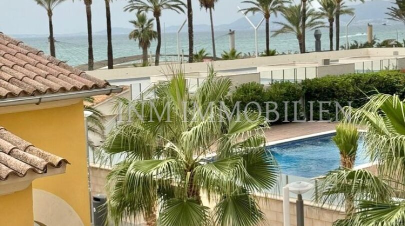 Balcony view of pool, palm trees and Mediterranean of the sea view apartment in Las Maravillas, Palma de Mallorca