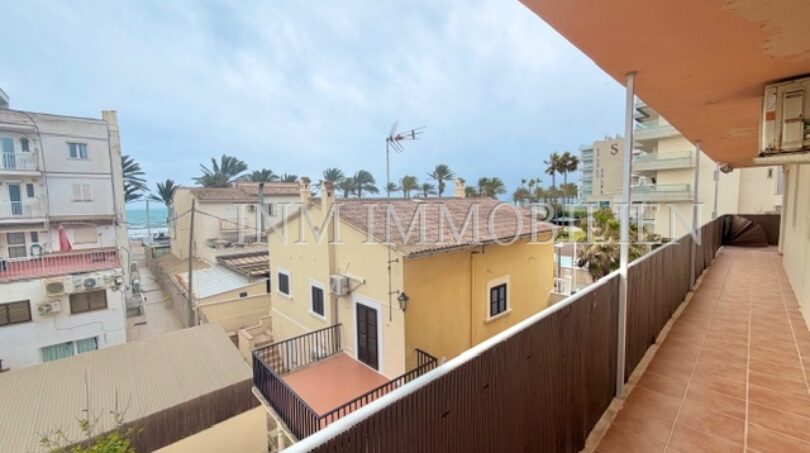 Balcony with sea view, palm trees and Mediterranean surroundings of an apartment at Playa de Palma, Mallorca.
