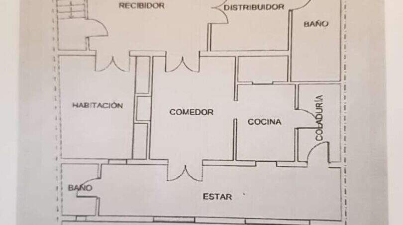 Grundriss der Originalaufteilung: 3 Schlafzimmer, Wohnbereich, Küche, 2 Bäder, Terrasse & Lagerraum
