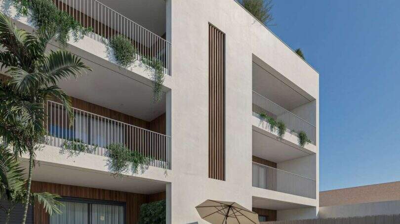 Modernes Apartment in Porto Cristo mit privatem Pool, Gartenbereich und Balkonen mit Begrünung