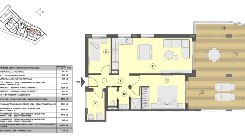 Grundriss EG-Wohnung in Canyamel: 2 Schlafzimmer, Wohnküche, Bad, überdachte Terrasse und großer Garten, 110,77 m² Gesamtfläche.