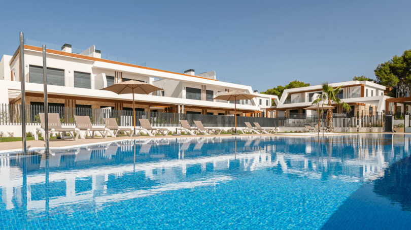 Generous Outdoor Pool with Loungers and Modern Semi-Detached House in Cala Ratjada