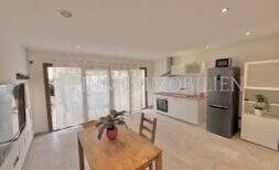 Bright living-dining room with open kitchen, dining table and terrace access in guest apartment, Marratxí