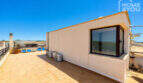 Geräumige Dachterrasse mit Fliesenbelag, Klimaanlagen und Meerblick in Ses Salines