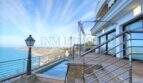 Meerblick-Terrasse mit Pool und Treppenaufgang der Kliffvilla in Badia Blava, Llucmajor