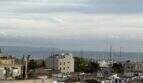 Panoramablick vom Penthouse über die Dächer Palmas mit Hafen, Segelbooten und dem Mittelmeer.