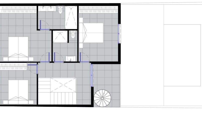 Grundriss Obergeschoss des Stadthauses in Portixol mit drei Schlafzimmern, zwei Bädern und Wendeltreppe zur Terrasse.