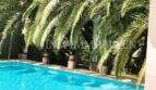 Privater Pool mit türkisblauem Wasser, umgeben von Palmen, rustikales Haus S'Aranjassa Palma