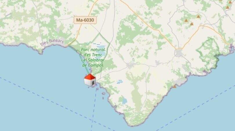 Mapa mostrando Ses Salines en la costa sur de Mallorca, proximidad al mar, Parque Natural es Trenc, ubicación ideal para apartamento de playa.
