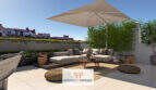 Moderne Dachterrasse mit Loungemöbeln, Sonnenschirm und Bambus-Sichtschutz, Neubau Cor 39 Palma de Mallorca