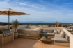 Dachterrasse mit Whirlpool, Lounge, Grill und Panoramablick über Felanitx und die Berge