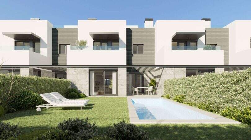 Außenansicht moderner Neubau-Chalets in Palma mit privatem Pool, Sonnenterrasse und gepflegtem Garten.