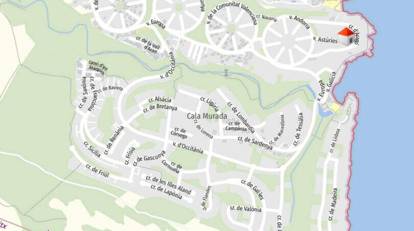 Karte von Cala Murada mit Straßennetz, Küstenlage und markiertem Villenstandort mit Meerblick.