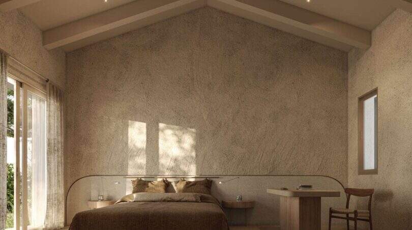 Schlafzimmer der Designer-Villa Santanyí mit Gewölbedecke, Naturputzwänden und elegantem Doppelbett