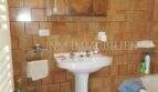Badezimmer mit Waschbecken, Bidet und Badewanne, braune Wandfliesen, Dorfhaus Felanitx