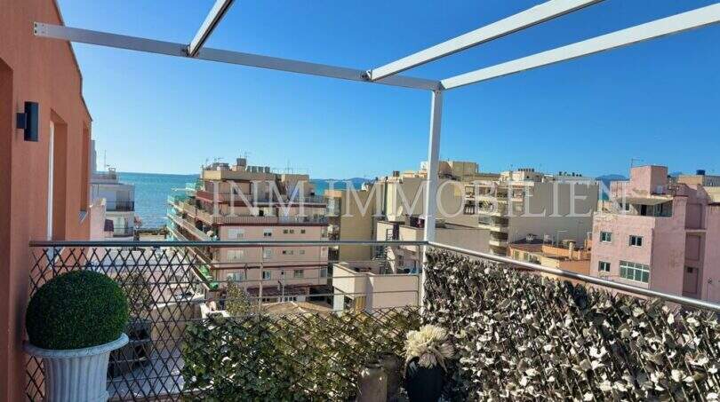 Dachterrasse des Penthouse mit Pergola, Meerblick und Stadtpanorama an der Playa de Palma