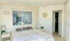 Elegantes Schlafzimmer im Luxus-Penthouse Playa de Palma mit Versace-Dekor und En-Suite-Bad