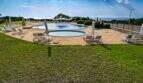 Poolanlage mit Liegestühlen und Sonnenschirmen, Meerblick, Wohnung in Porto Colom