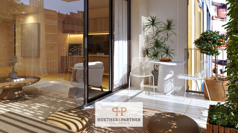Sonnige Dachterrasse mit Lounge-Bereich, Glasschiebetür und Stadtblick – Penthouse Cor 39, Palma de Mallorca