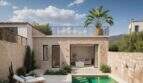 Stadthaus Sant Llorenç: Mediterraner Innenhof mit Pool, Natursteinmauern und Dachterrasse mit Palme