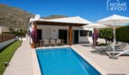 Outdoor area bungalow Alcúdia: salt water pool, terrace with dining area, sun loungers & pergola, mountain view