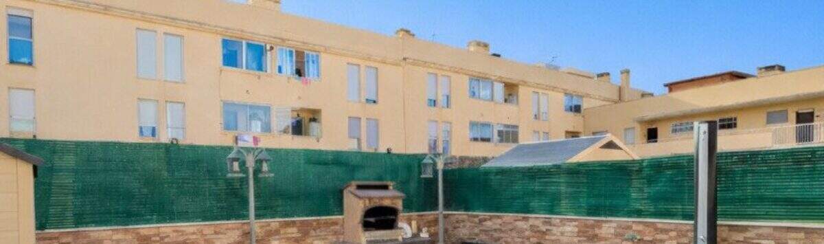 Well-maintained courtyard with artificial grass, grill fireplace and bench in ground floor apartment, Palma de Mallorca