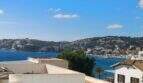 Panoramablick vom Penthouse-Loft auf die Bucht von Palma de Mallorca mit Hafen und Hügeln