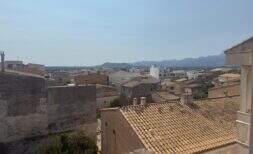 Casa de pueblo que necesita renovación con gran potencial en el corazón de Muro