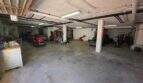 Geräumige Garage mit Betonboden, Lawnmower, Werkzeug und Lagerraum der Finca in S'Illot