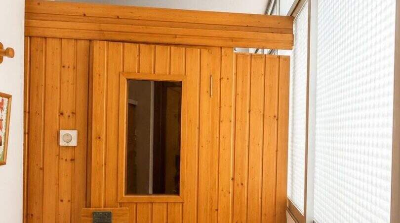 Sauna aus Holz mit Glastür in der exklusiven Wohnung am Paseo Marítimo, Palma de Mallorca