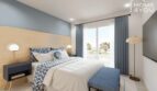 Dormitorio luminoso en el apartahotel Portocolom, acentos azules, cabecero de madera, balcón con vistas a palmeras, 49 m²