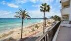 Balkon mit direktem Meerblick, Sandstrand und Palmenpromenade in erster Meereslinie, Cala Millor