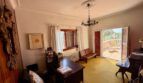 Elegantes Arbeitszimmer mit Kronleuchter, Holzmöbeln und Terrassenzugang mit Meerblick in Villa Porto Cristo