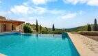 Infinity-Pool mit Meerblick, Natursteinteich und mallorquinischer Finca mit Pergola in Cala Murada