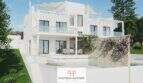 Moderne weiße Neubau-Doppelhaushälfte in Cala d'Or mit Terrasse, Pergola und privatem Pool im Garten.