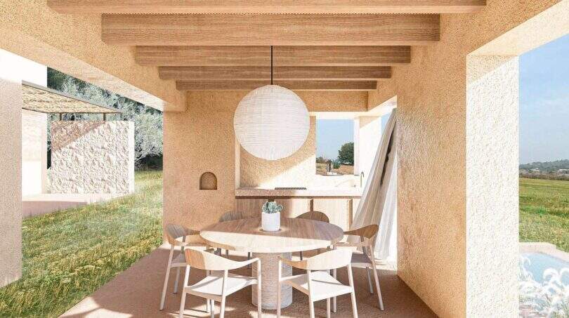 Überdachte Terrasse mit rundem Holztisch, Designerstühlen und Kugellampe, Blick auf grüne Landschaft bei Petra