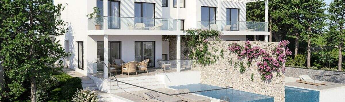 Moderne Neubau-Doppelhaushälfte in Cala d'Or mit Infinity-Pool, Terrasse und üppiger Begrünung