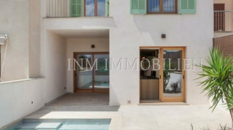 Exterior of the luxury new build village house in Biniali with private pool, terrace and green shutters