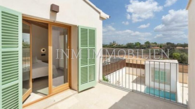 Roof terrace with balcony, pool view and elegant access to bedroom, luxury new build in Biniali
