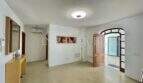 Bright entrance area of the finca in Campos with arched wooden door, air conditioning and Mediterranean charm.