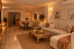 Gemütliches Wohnzimmer der Ruheoase in Porto Cristo mit warmem Licht, Naturmaterialien und offenem Essbereich.