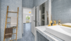 Modernes Badezimmer mit blauem Mosaikfliesen, Bambusleiter als Handtuchhalter und weißem Aufsatzwaschbecken in Stadthaus Felanitx
