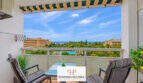 Sonniger Balkon mit Meerblick, Pool und Grünanlage in der 5. Etage einer Wohnung in Cales de Mallorca