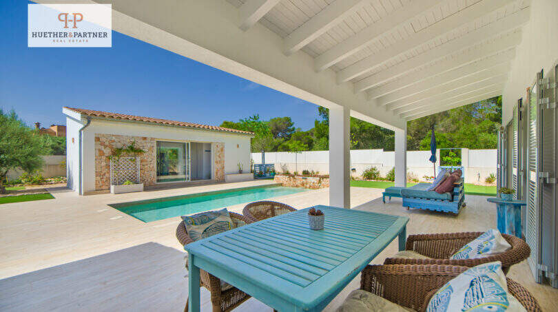 Überdachte Terrasse mit Pool, Loungemöbeln & Gartenhaus – Einfamilienhaus in Sa Ràpita nahe Es Trenc