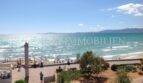 Meerblick-Wohnung El Arenal: Panoramablick auf türkisblaues Meer, Strandpromenade und Sandstrand in erster Linie.