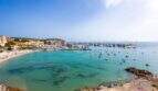 Turquoise bay of Port Adriano with beach, boats and harbor – sea line apartment in Calvià.