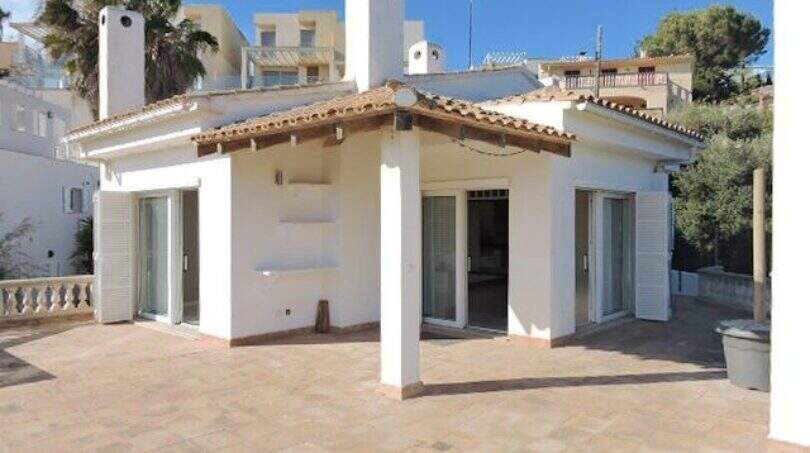 Mediterrane Villa mit großer Naturstein-Terrasse und Panoramafenstern in Cala Mandia, Porto Cristo Novo
